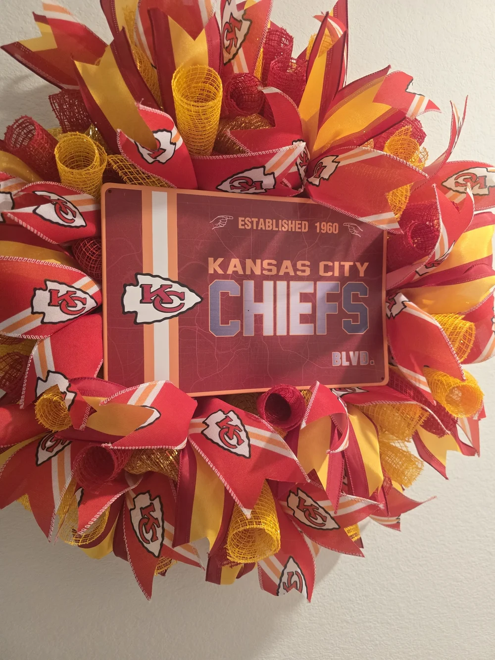 W134 - Kansas City Chiefs Red & Gold Wreath